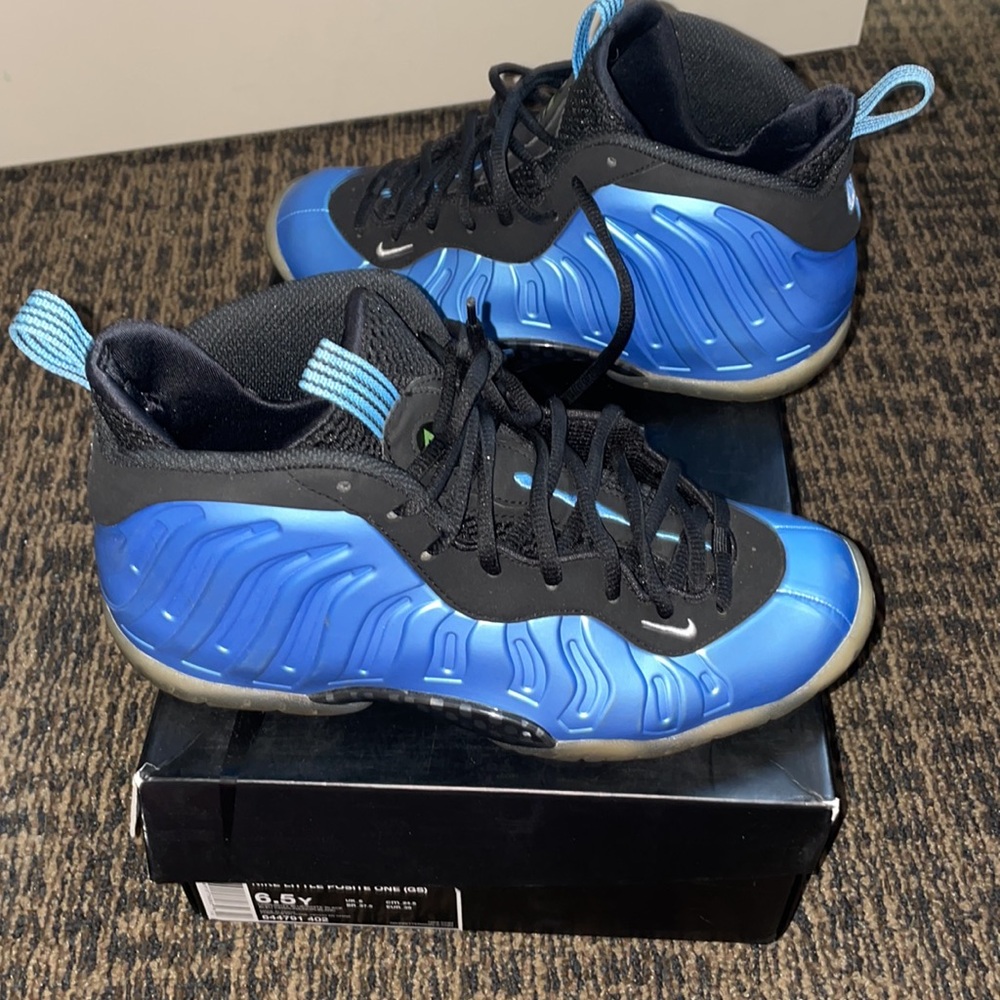 Preowned light blue foamposites size 6.5 youth